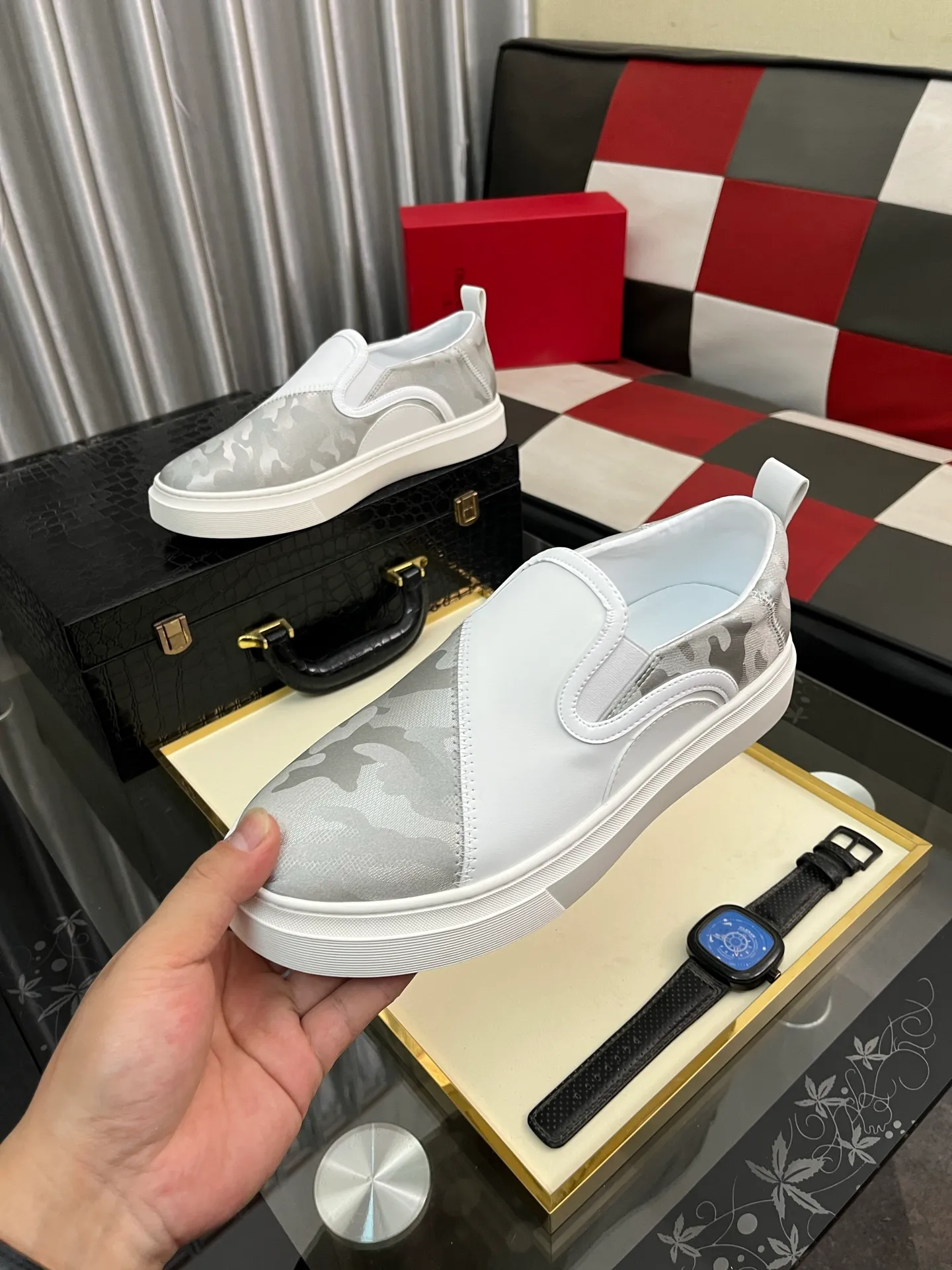 Men's shoes 💰420⌚️⌚️ VALENTINO Valentino's 2024 SS spring and summer new hot casual sports shoes, imported elastic fabric upper ➕The heel is Warren's exclusive rivet shape. The whole is very representative, the combination outsole is really easy to wear and very comfortable on the foot~, classic, comfortable and versatile! Size: 38-443️⃣Colors available